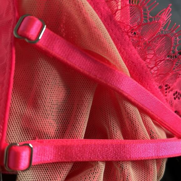 New Victorias Secret very sexy high neck lace unlined logo bra 32D - Picture 9 of 11